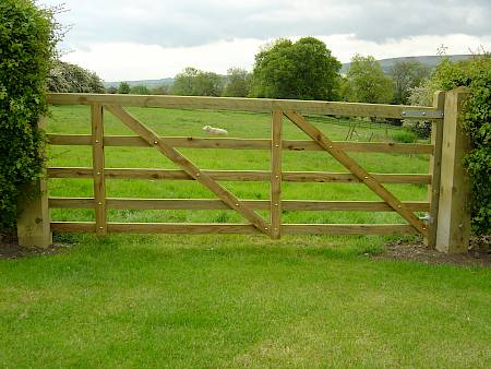 British Gates & Fencing | Quality Gates Manufacturer | Courtyard Gates ...